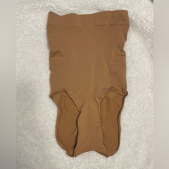 Skims SCULPTING HIGH WAIST BRIEF | SIENNA - Picture 2 of 10